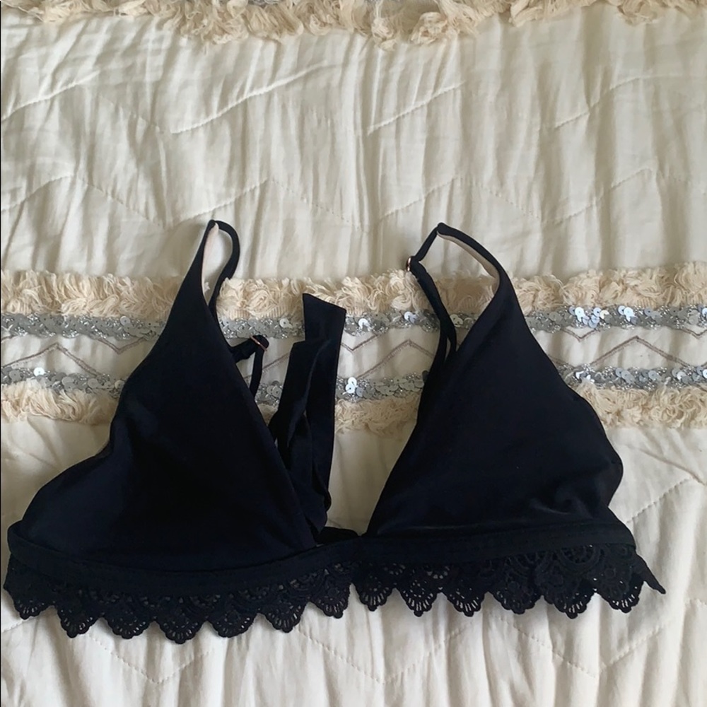 Kendall & Kylie Black bikini top lace bottom sz L
